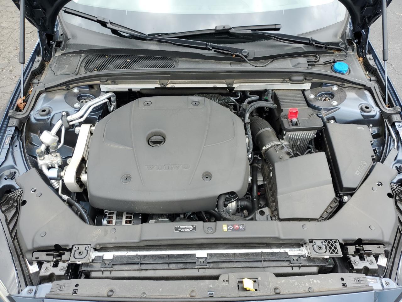 2022 VOLVO V60