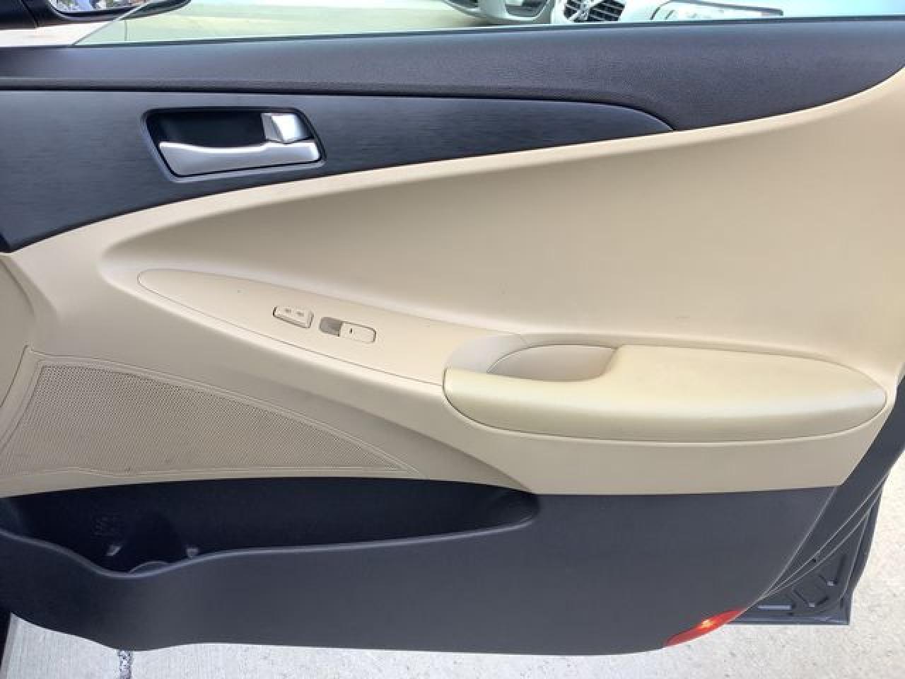 2011 HYUNDAI SONATA
