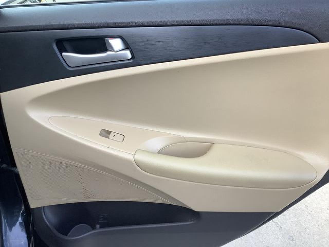 2011 HYUNDAI SONATA