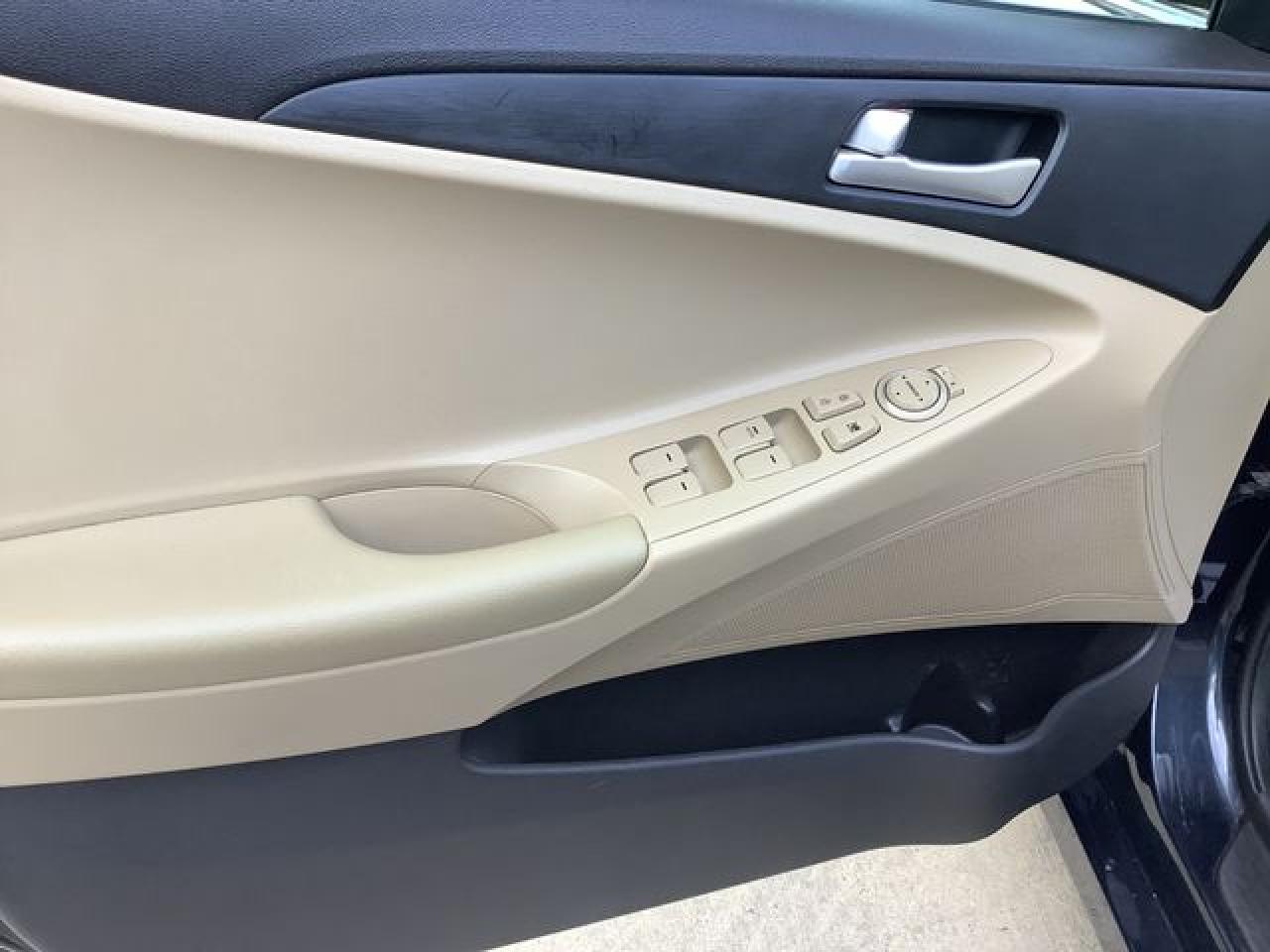 2011 HYUNDAI SONATA