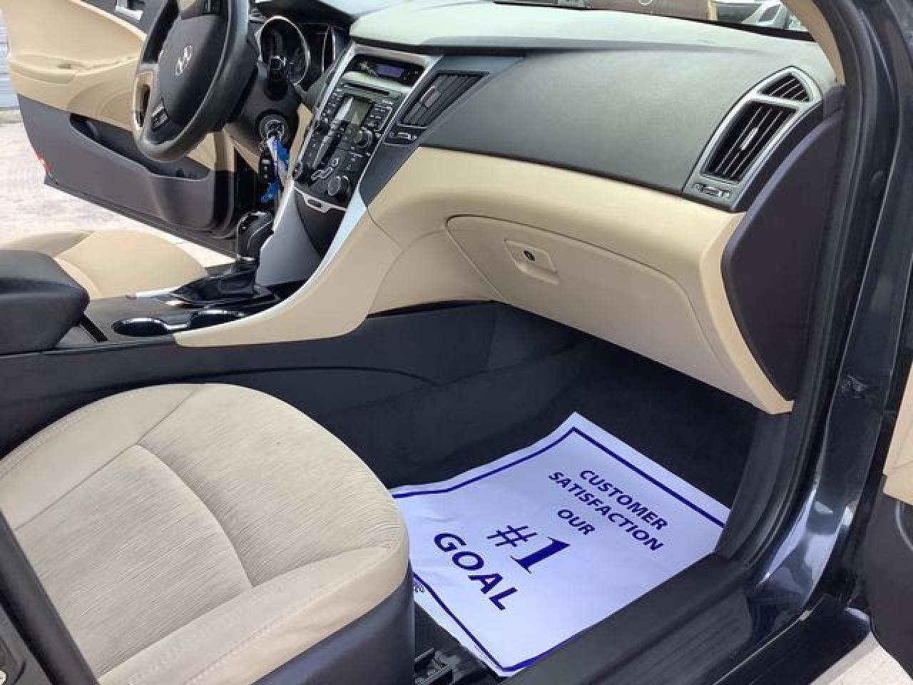 2011 HYUNDAI SONATA