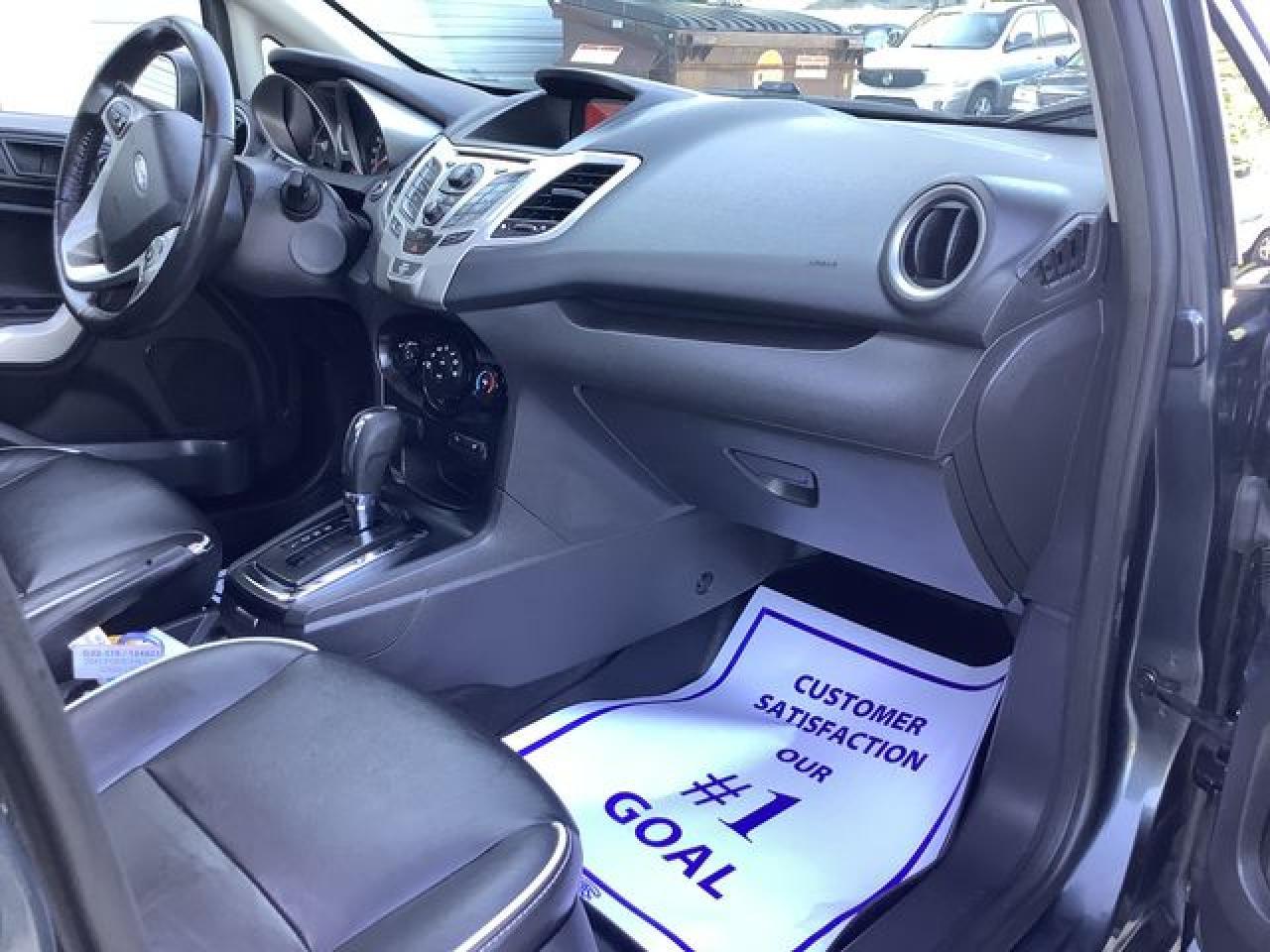 2011 FORD Fiesta