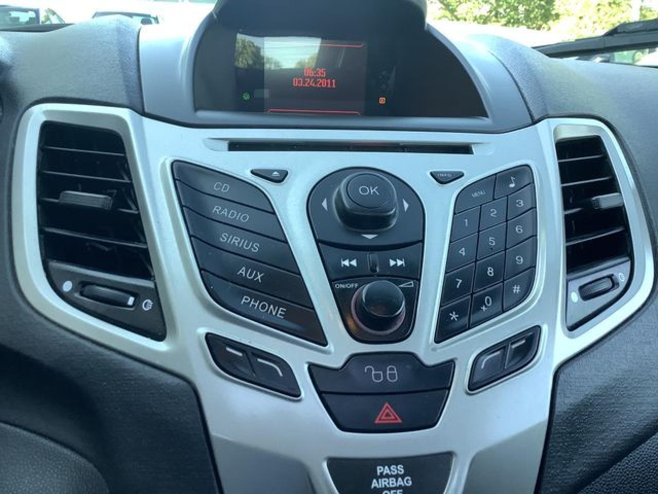 2011 FORD Fiesta