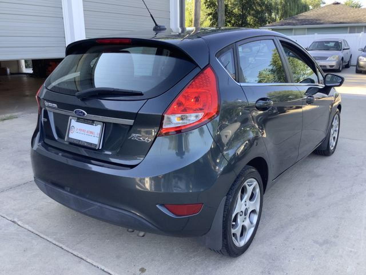 2011 FORD Fiesta