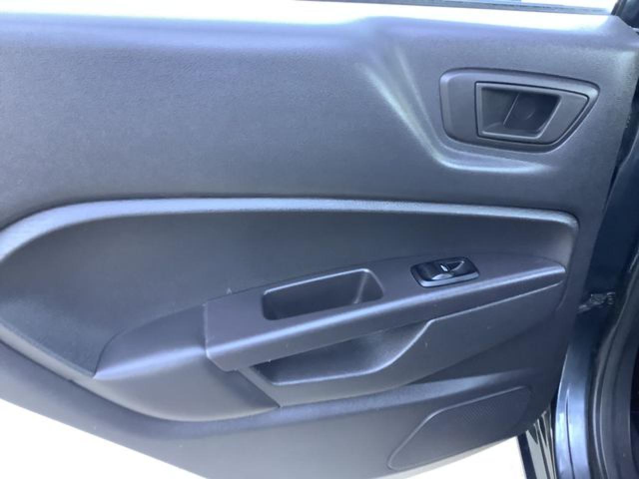 2011 FORD Fiesta