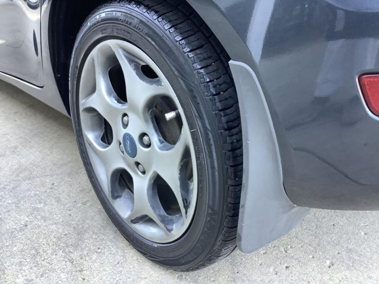 2011 FORD Fiesta