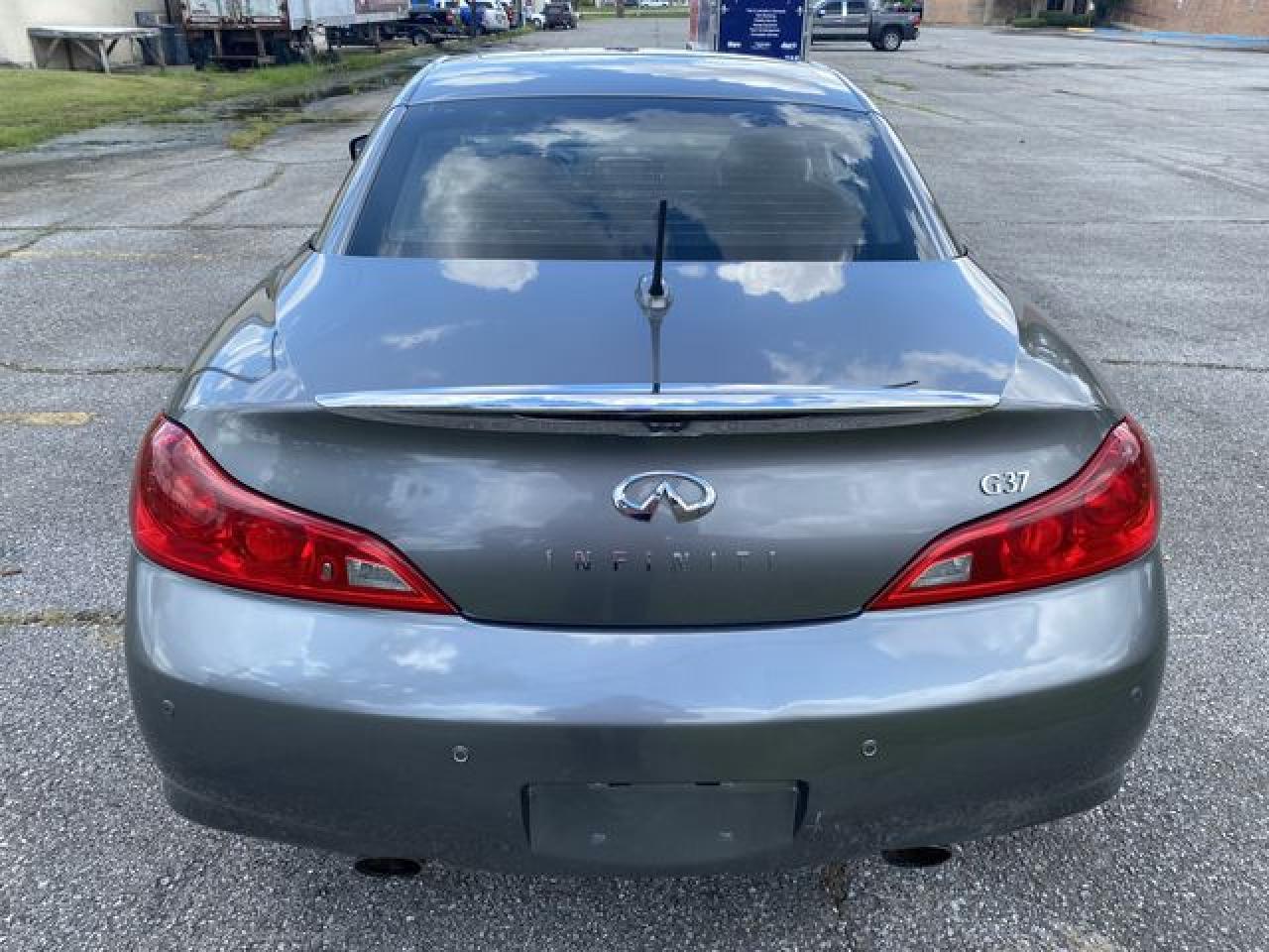 2010 INFINITI G37
