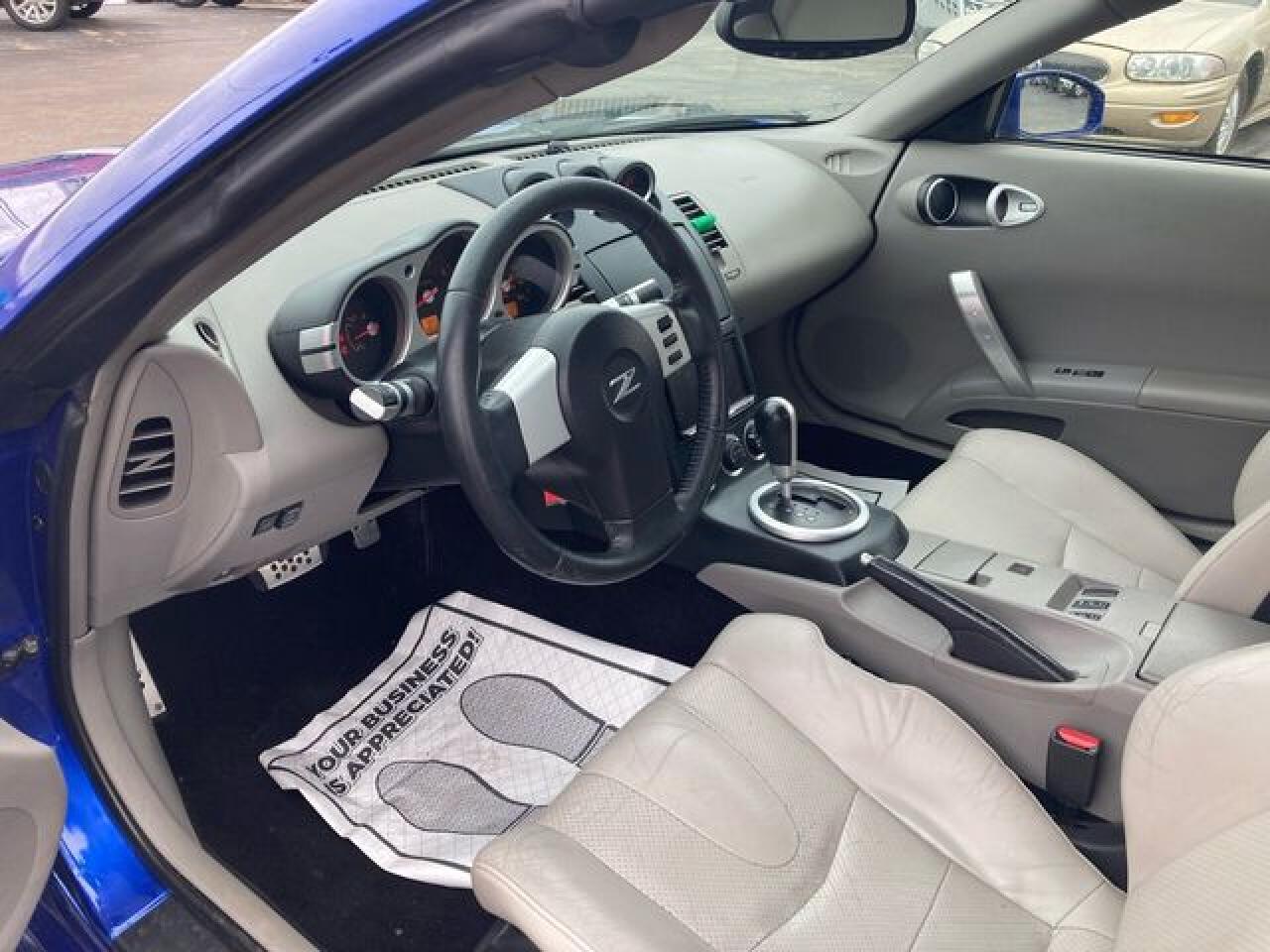2004 NISSAN 350Z