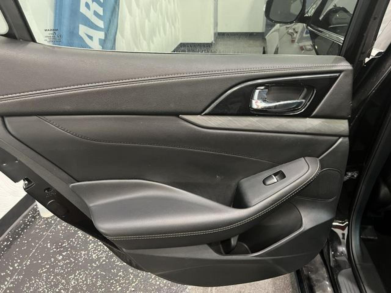2017 NISSAN Maxima
