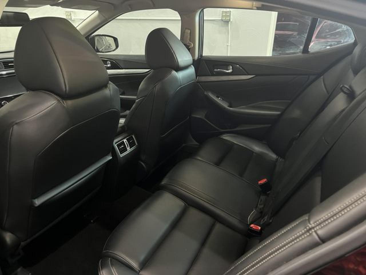 2017 NISSAN Maxima