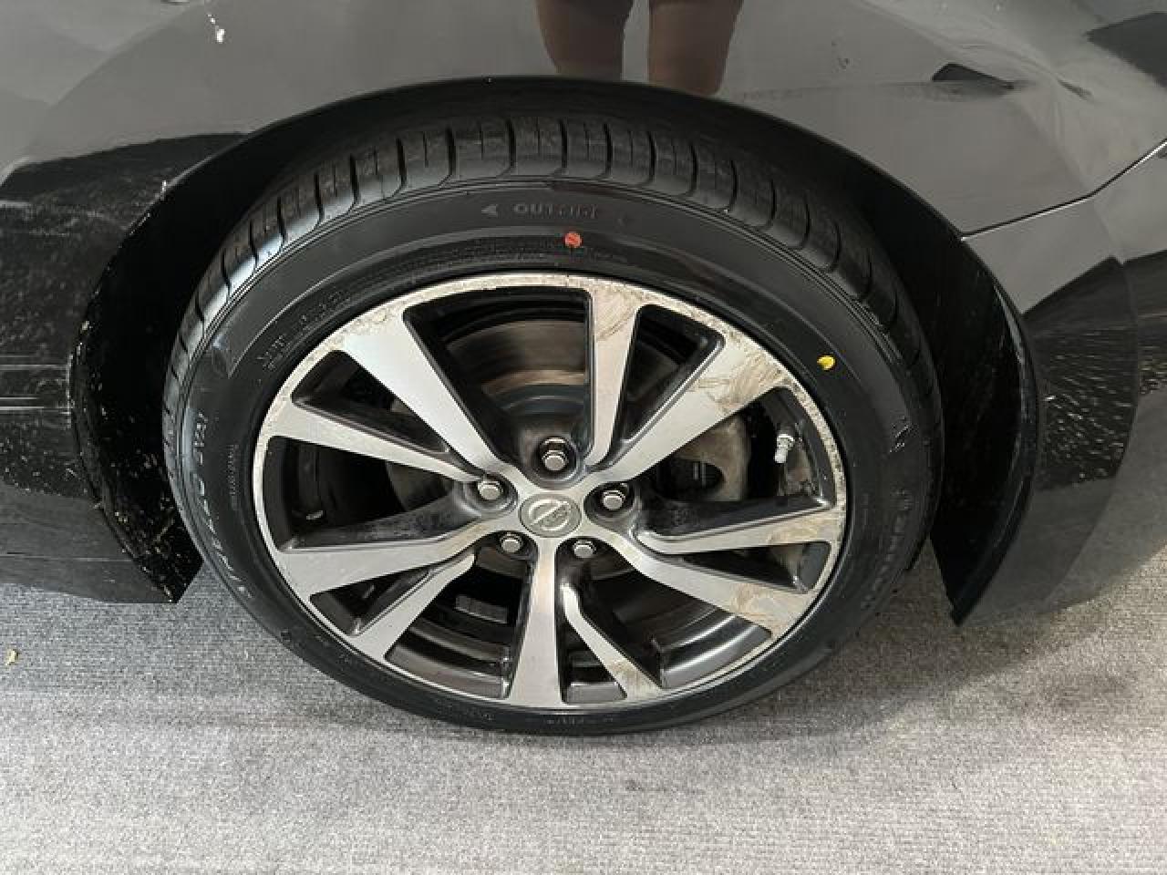 2017 NISSAN Maxima