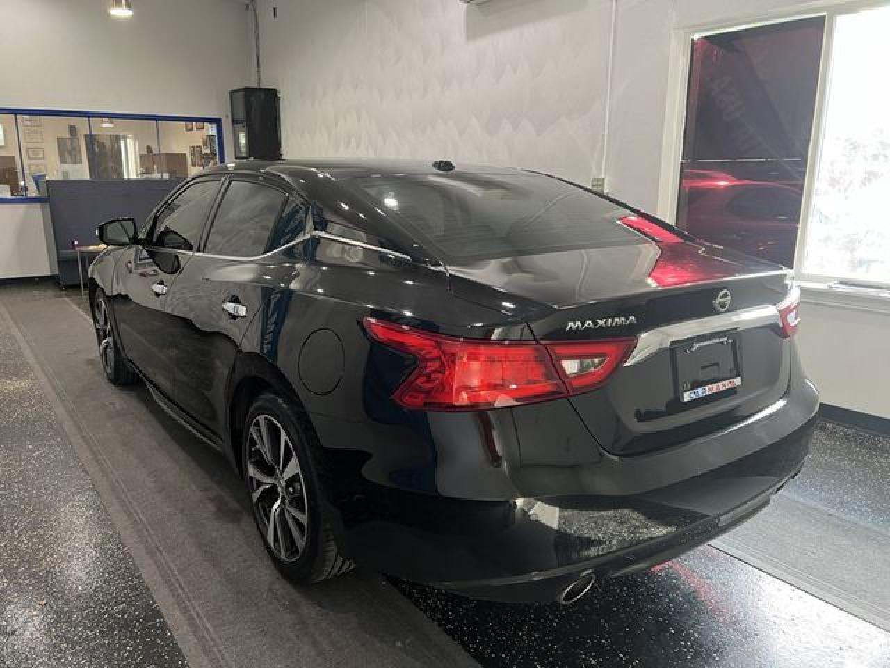 2017 NISSAN Maxima