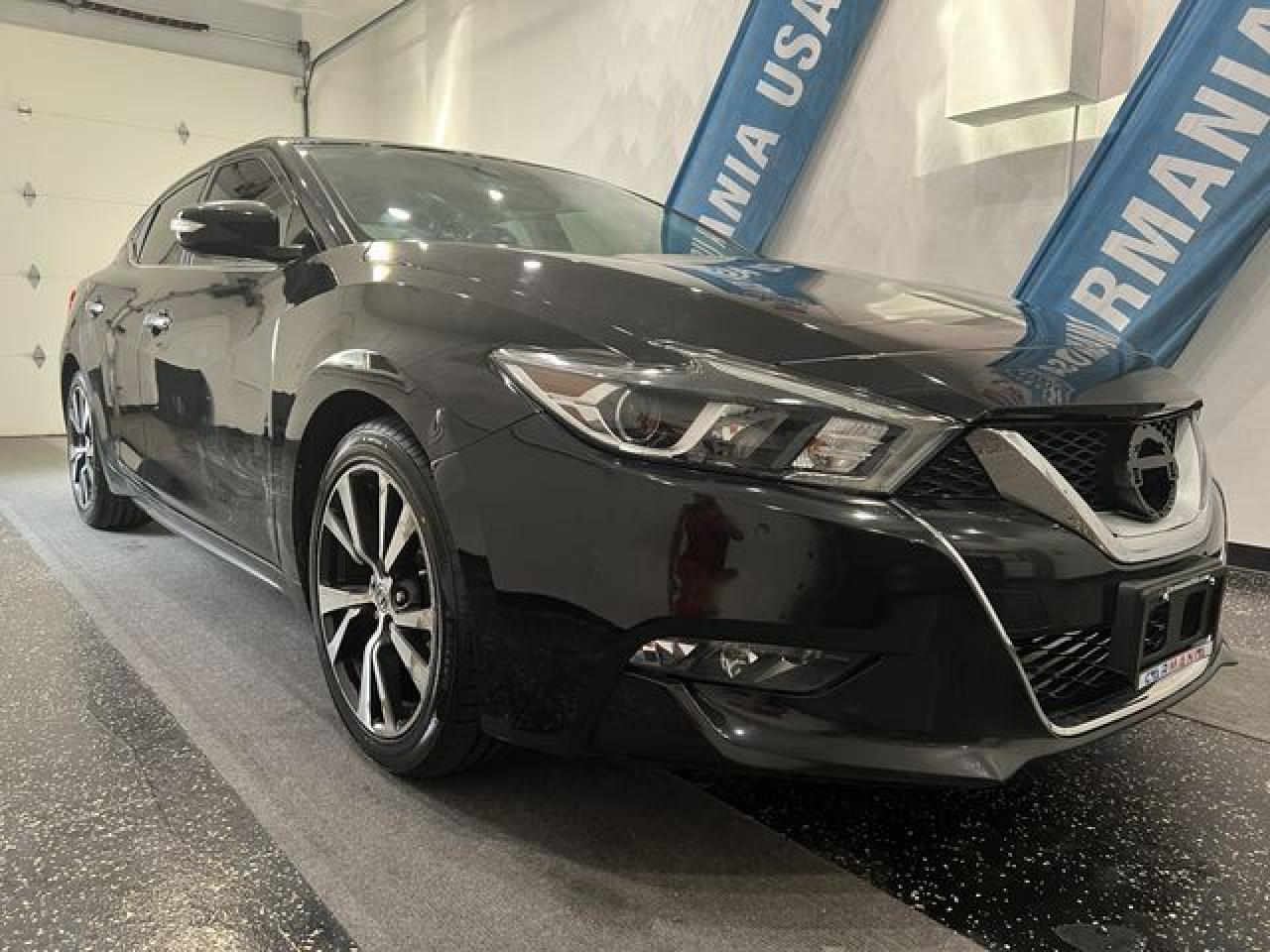 2017 NISSAN Maxima