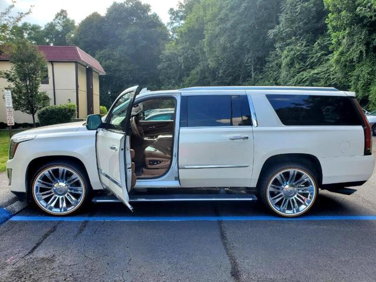 2016 CADILLAC Escalade ESV