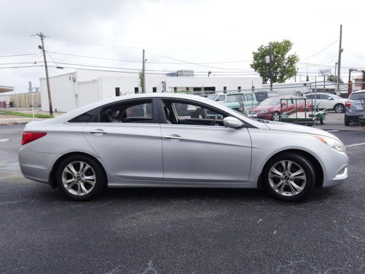 2011 HYUNDAI SONATA