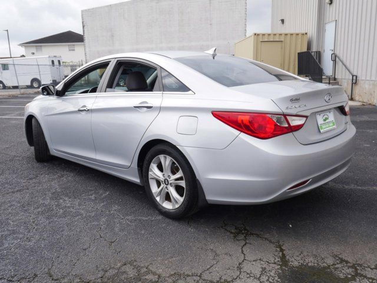 2011 HYUNDAI SONATA