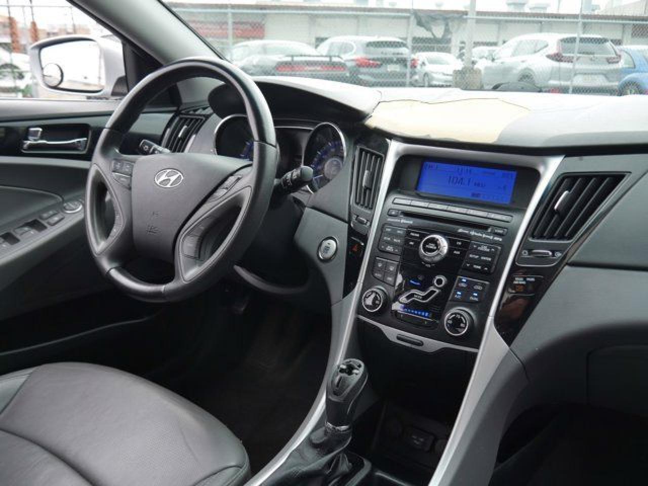 2011 HYUNDAI SONATA