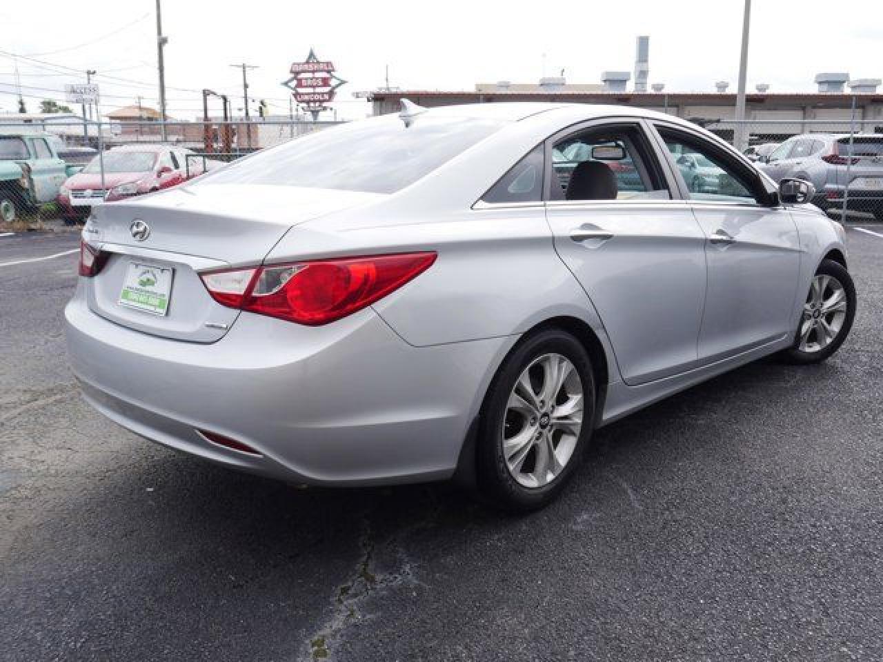 2011 HYUNDAI SONATA