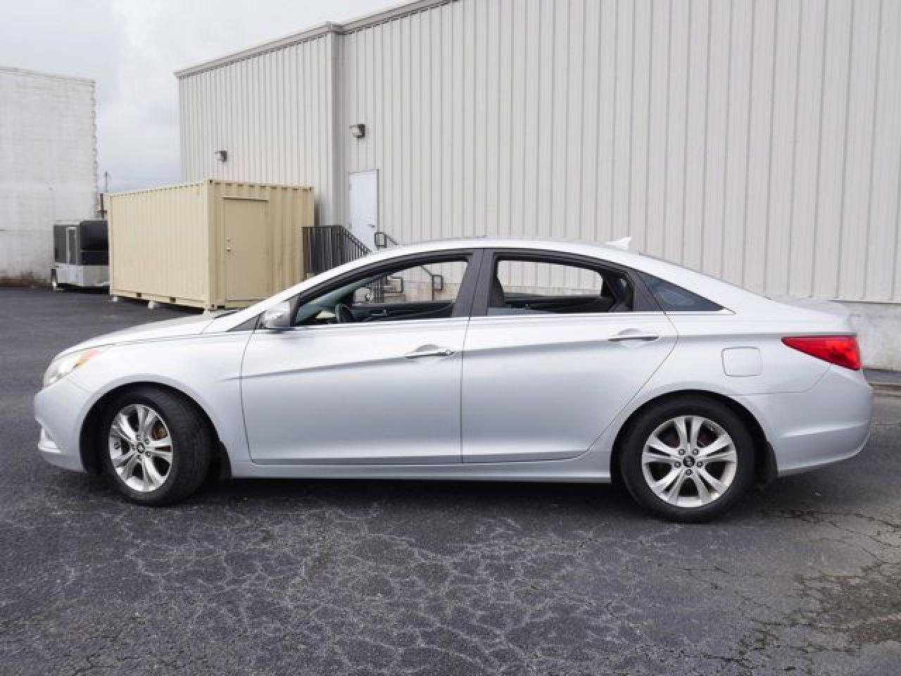2011 HYUNDAI SONATA