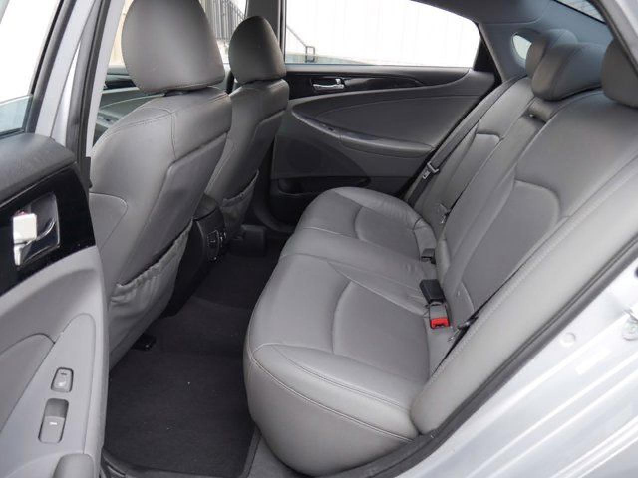 2011 HYUNDAI SONATA