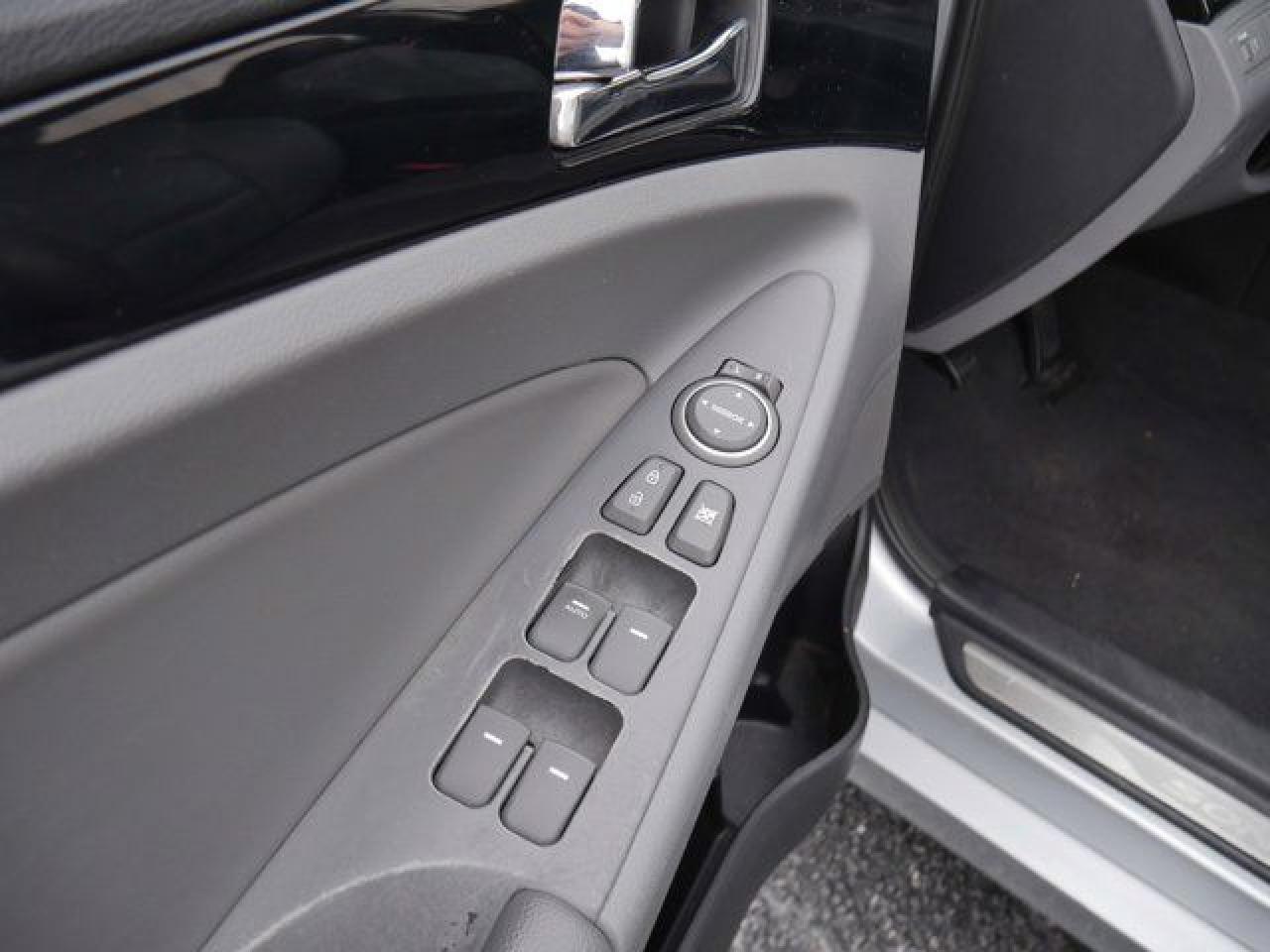 2011 HYUNDAI SONATA