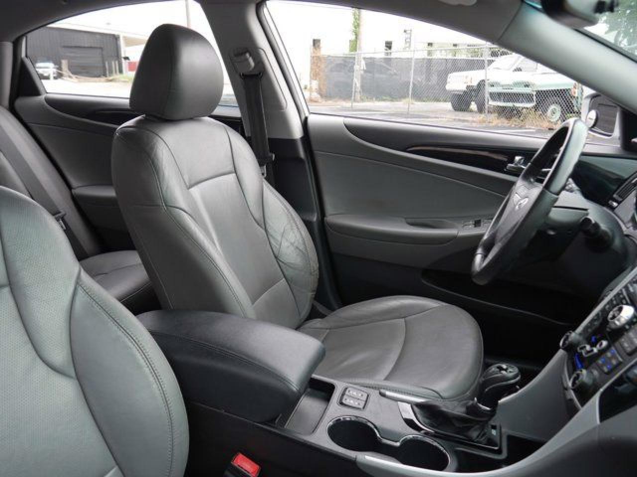 2011 HYUNDAI SONATA