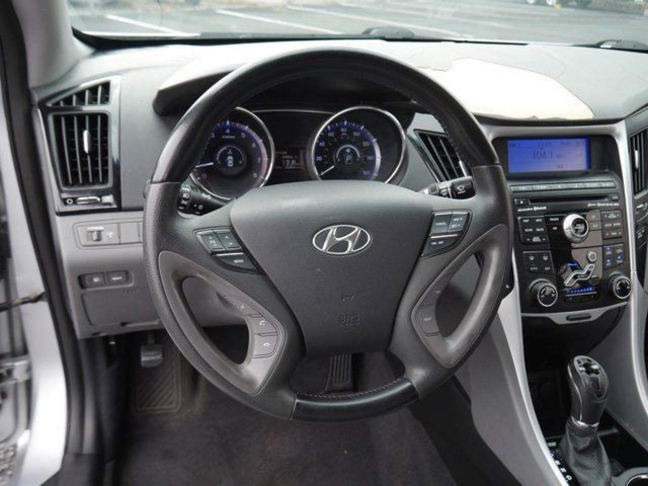 2011 HYUNDAI SONATA
