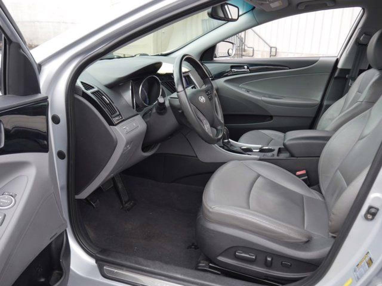 2011 HYUNDAI SONATA