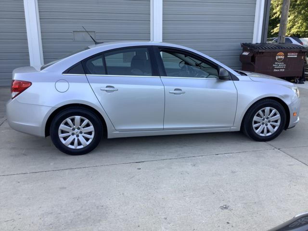 2011 CHEVROLET CRUZE