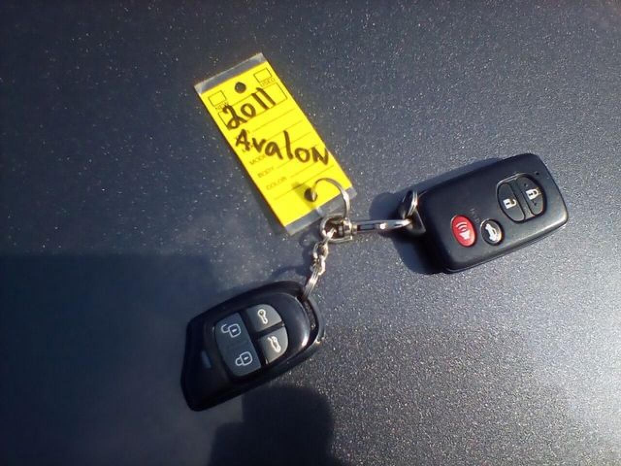 2011 TOYOTA Avalon