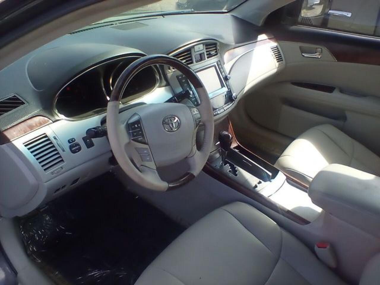 2011 TOYOTA Avalon