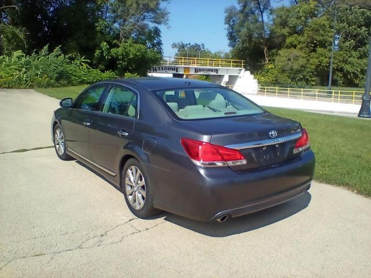 2011 TOYOTA Avalon