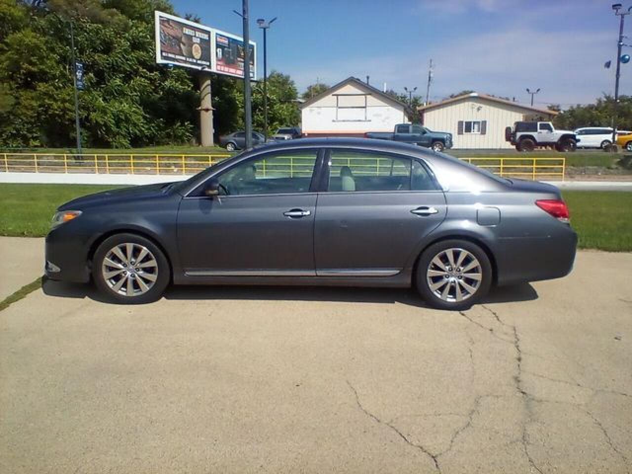 2011 TOYOTA Avalon
