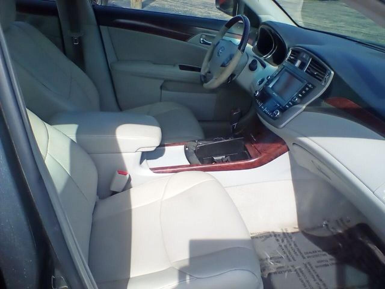 2011 TOYOTA Avalon