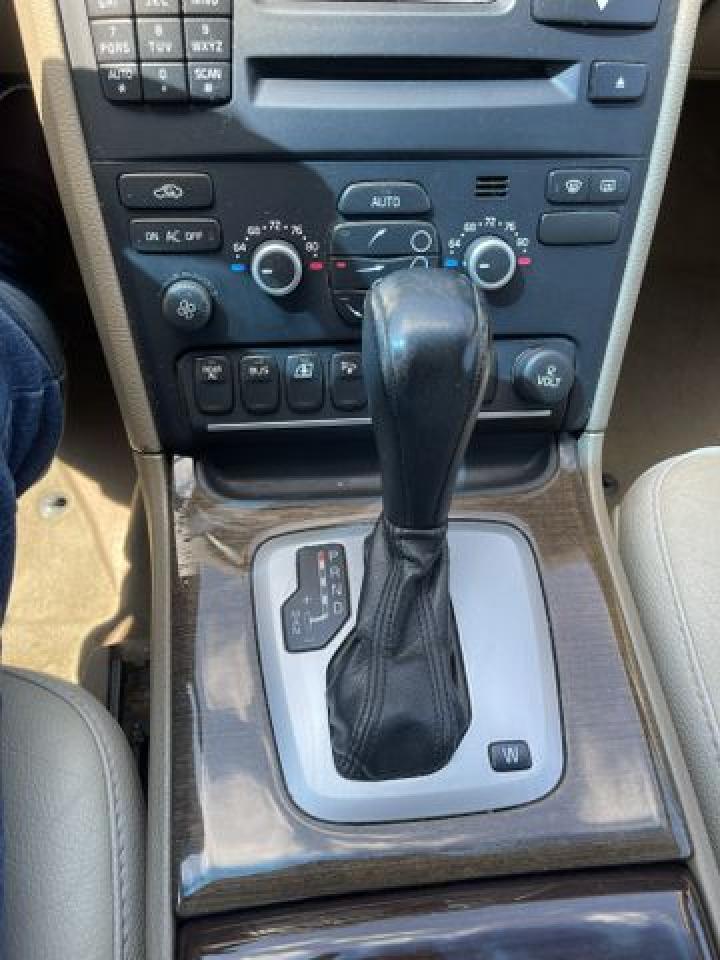 2011 VOLVO XC90