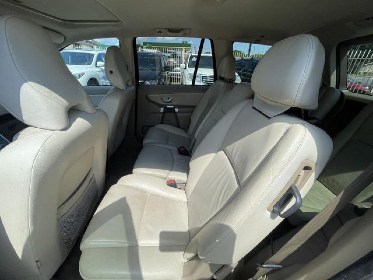 2011 VOLVO XC90