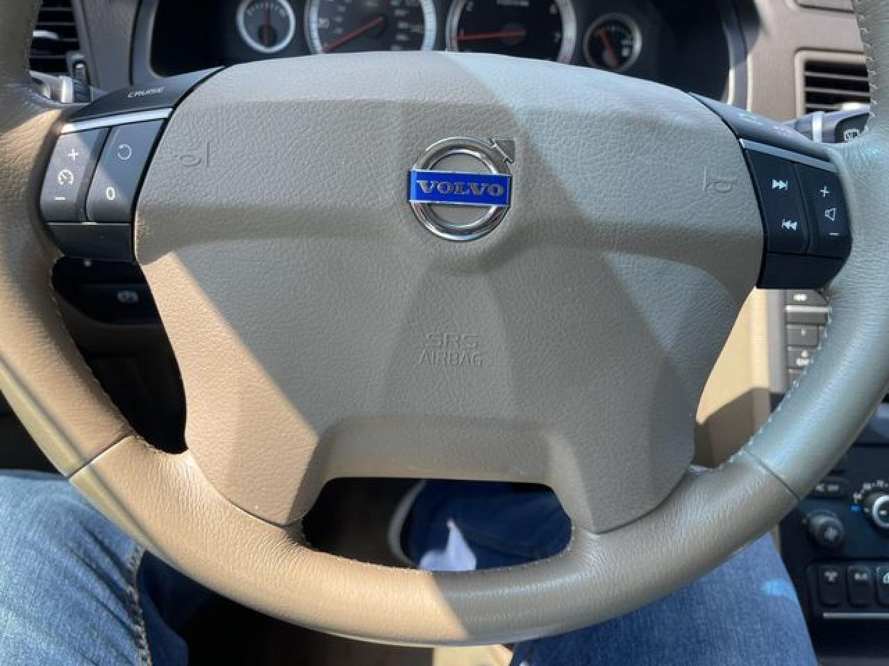 2011 VOLVO XC90