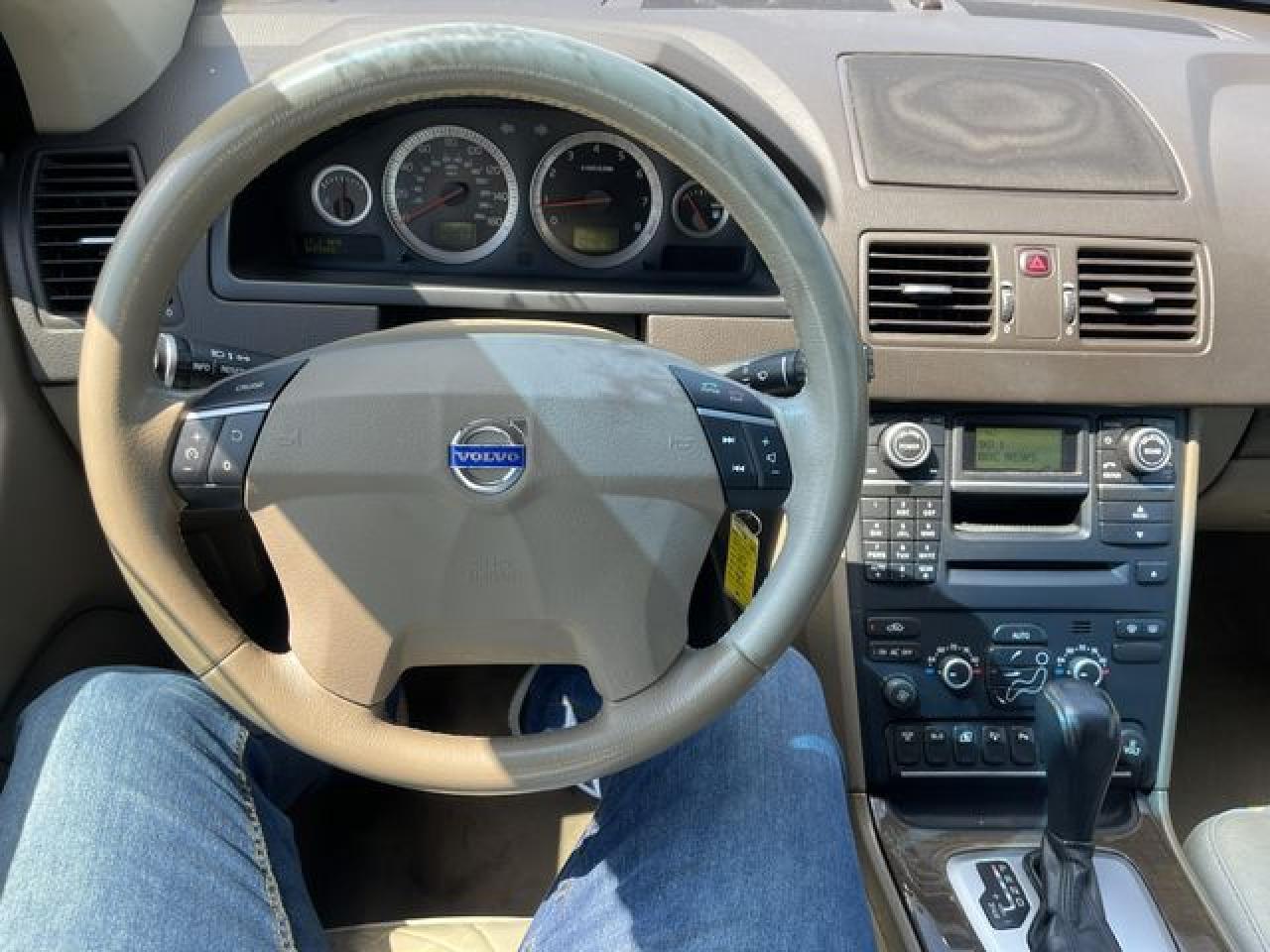 2011 VOLVO XC90