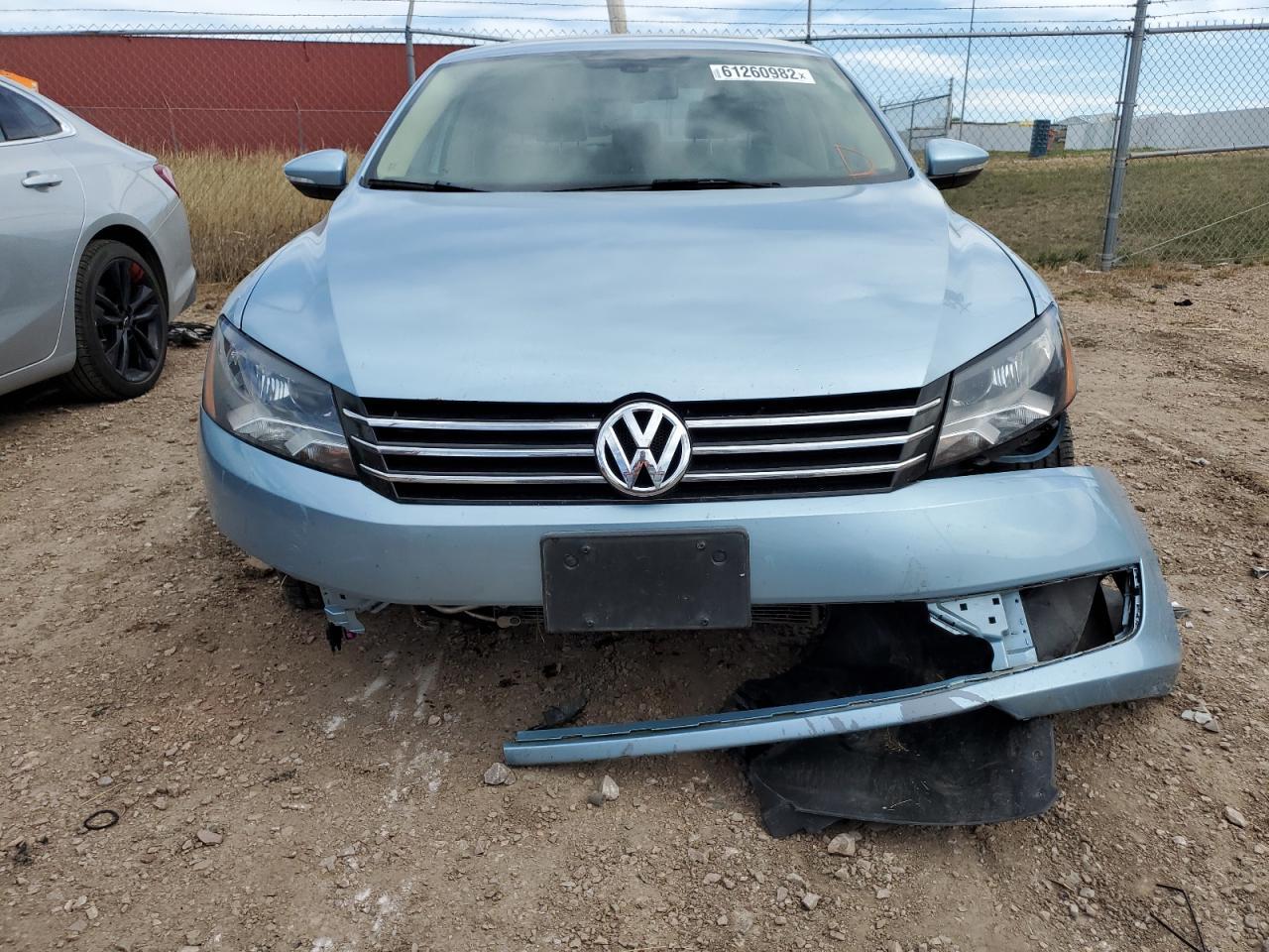 2012 VOLKSWAGEN Passat