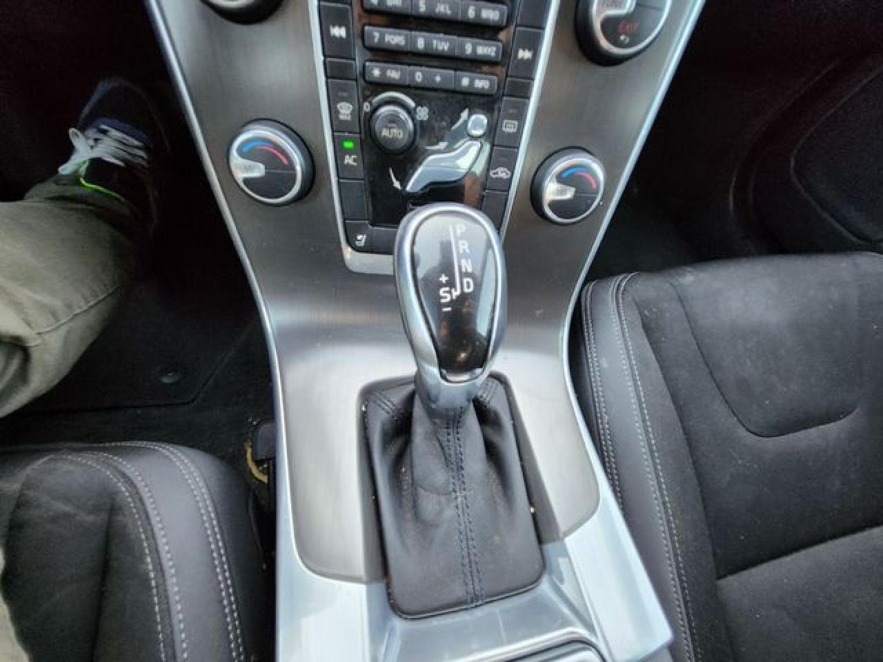 2014 VOLVO S60
