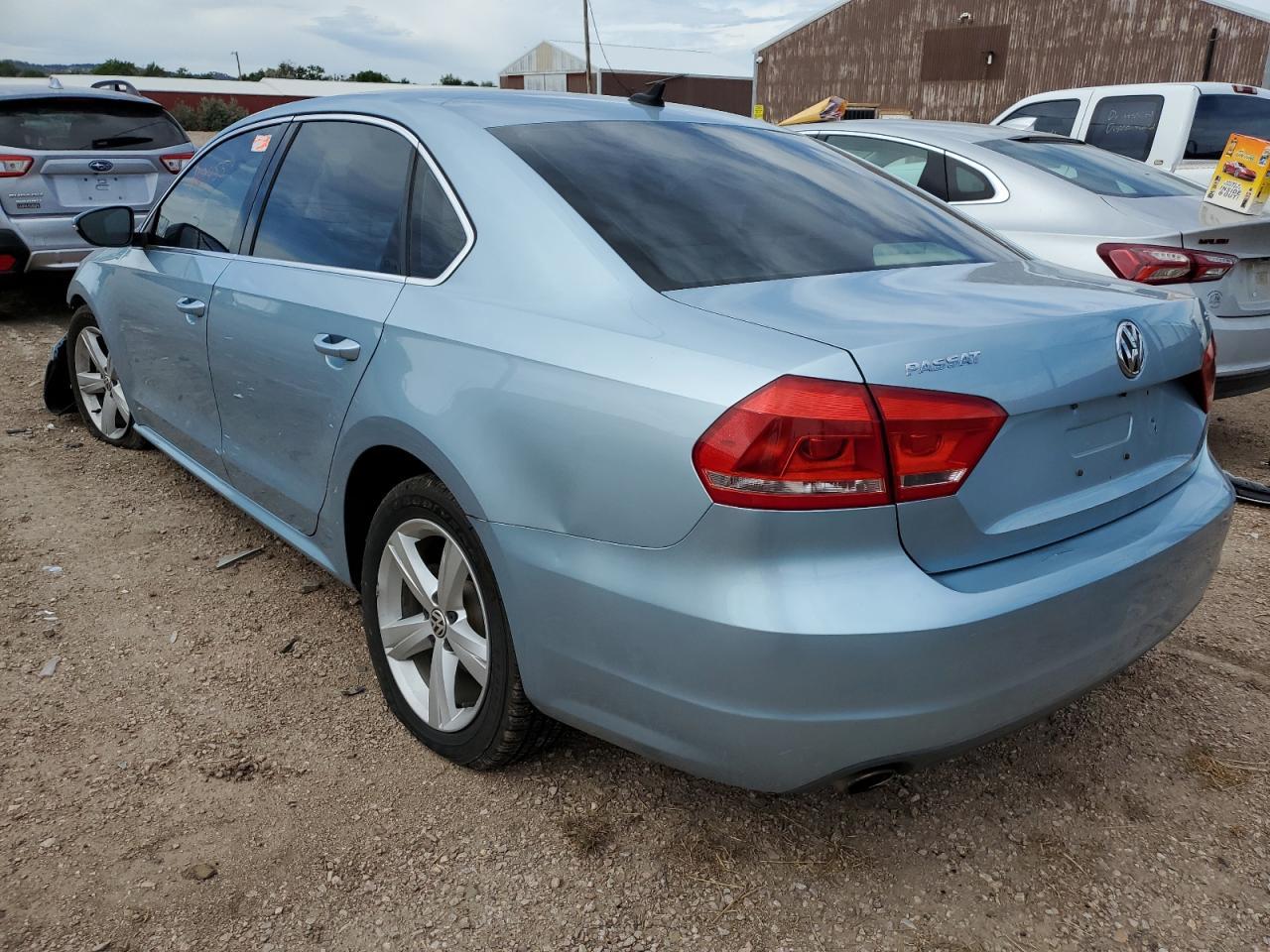 2012 VOLKSWAGEN Passat