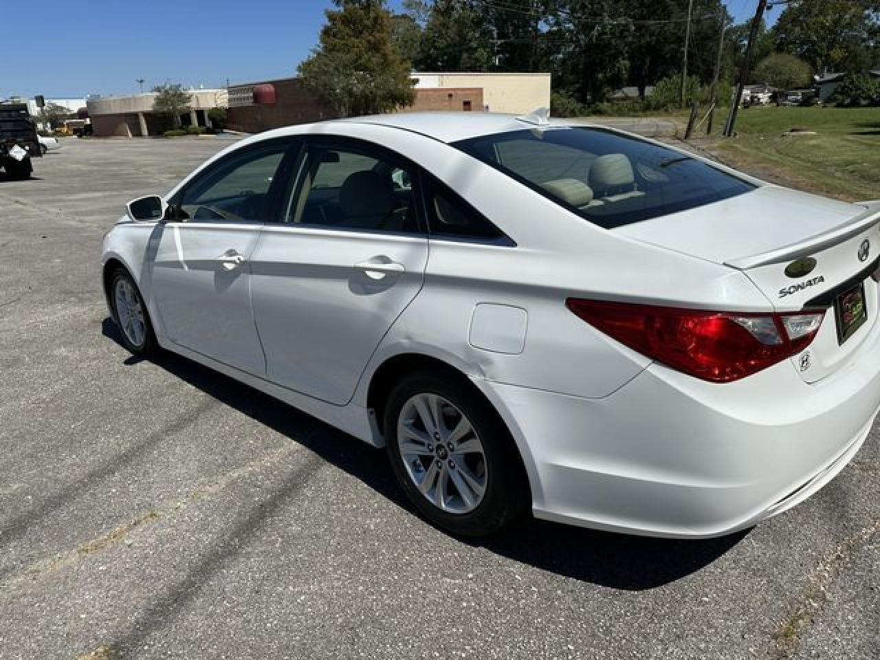 2011 HYUNDAI SONATA