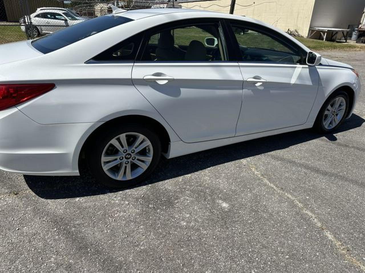2011 HYUNDAI SONATA