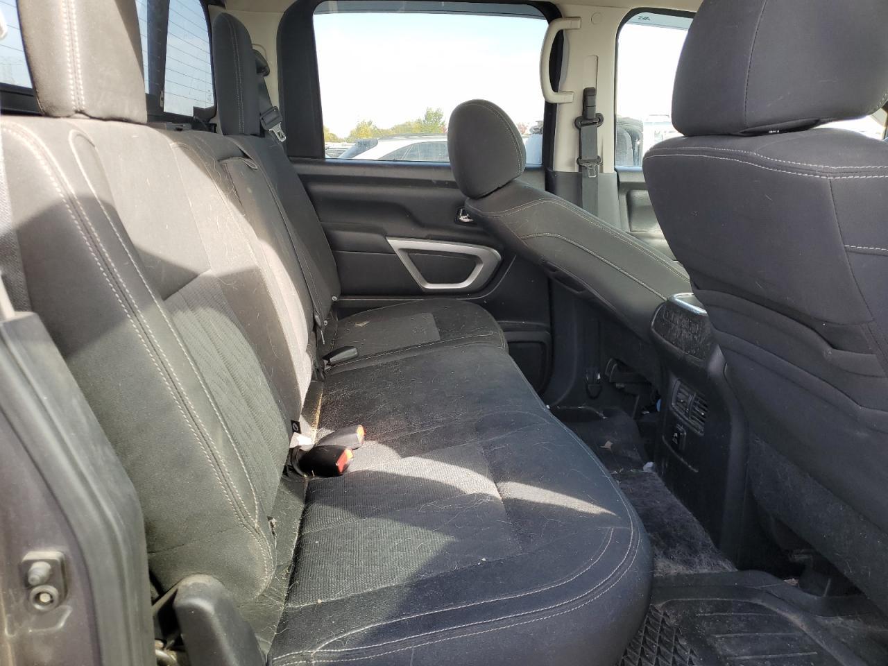 2016 NISSAN Titan