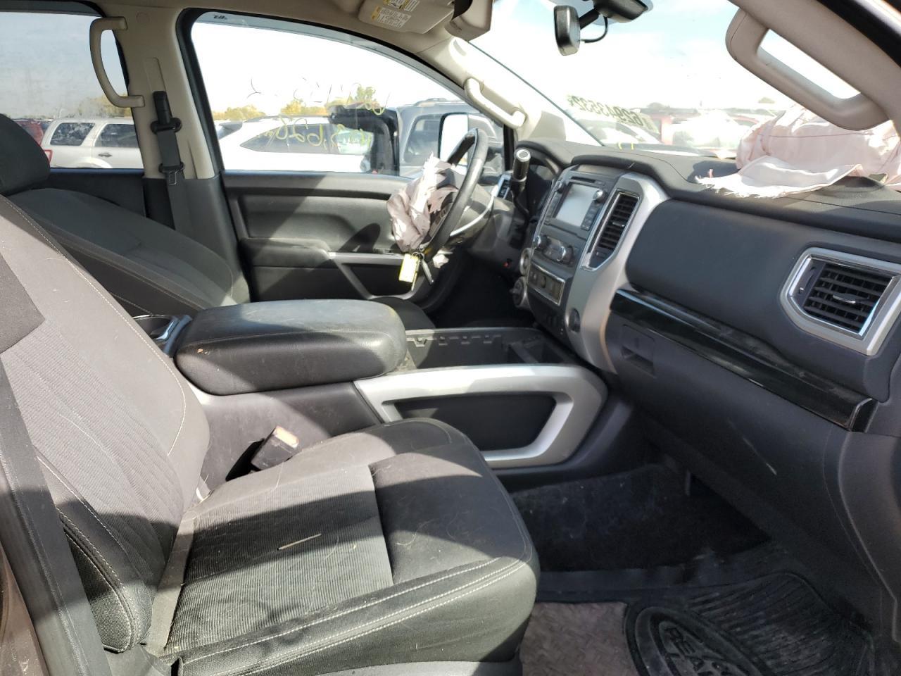2016 NISSAN Titan