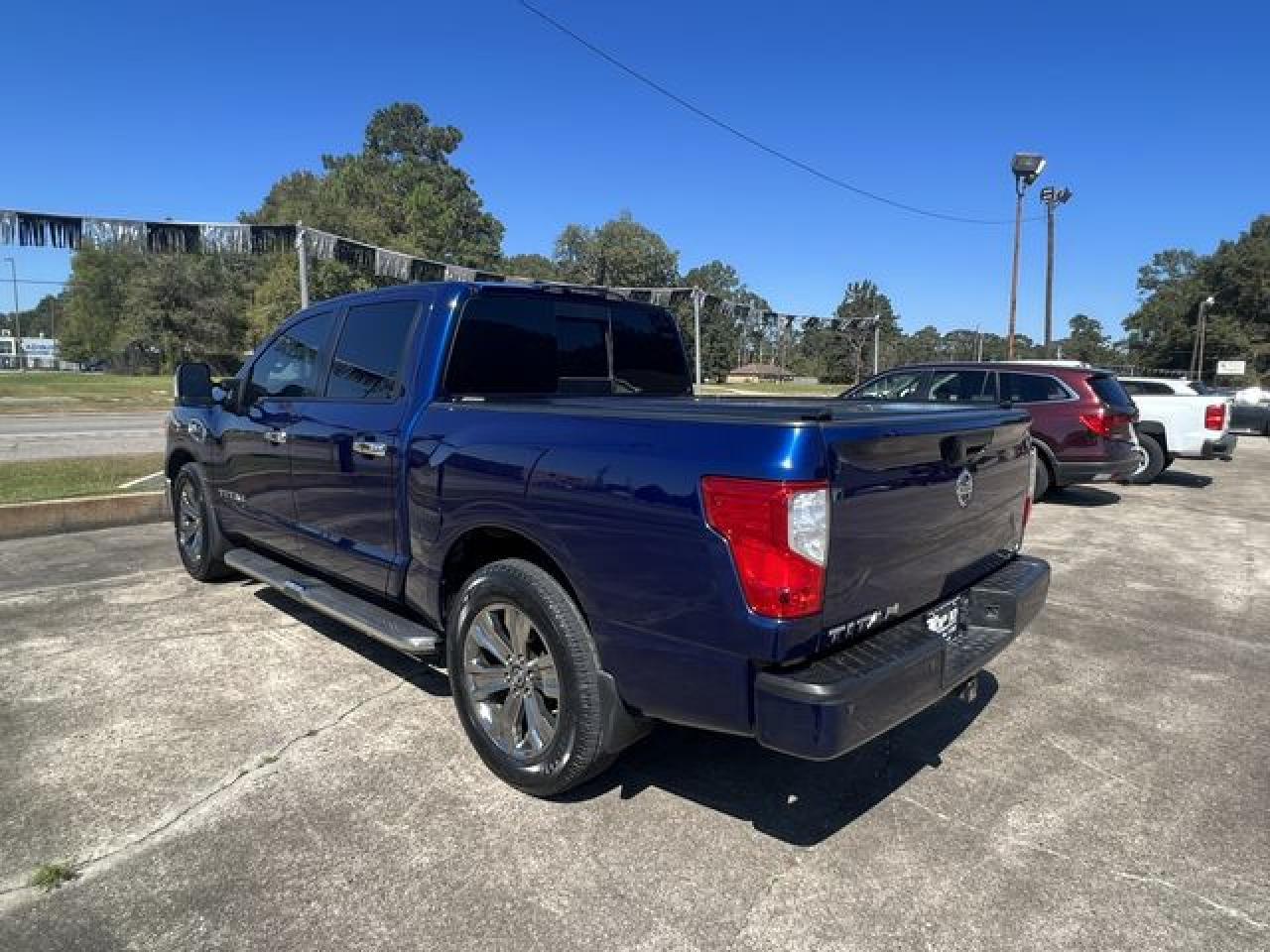 2017 NISSAN Titan