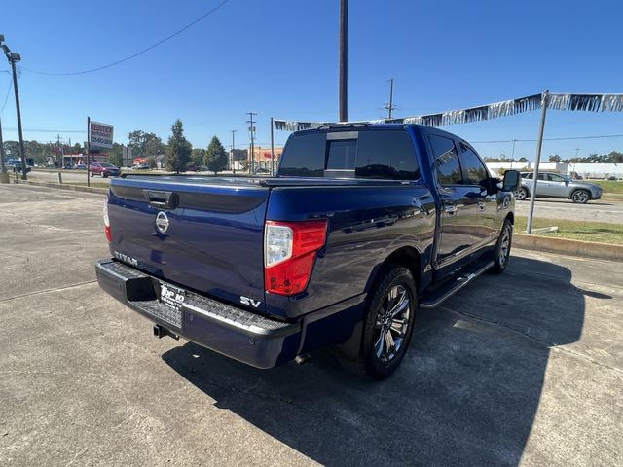 2017 NISSAN Titan