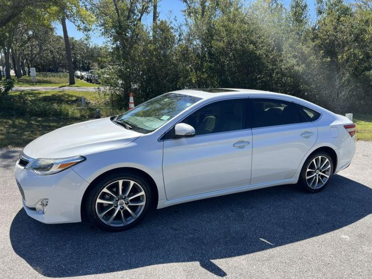 2014 TOYOTA Avalon