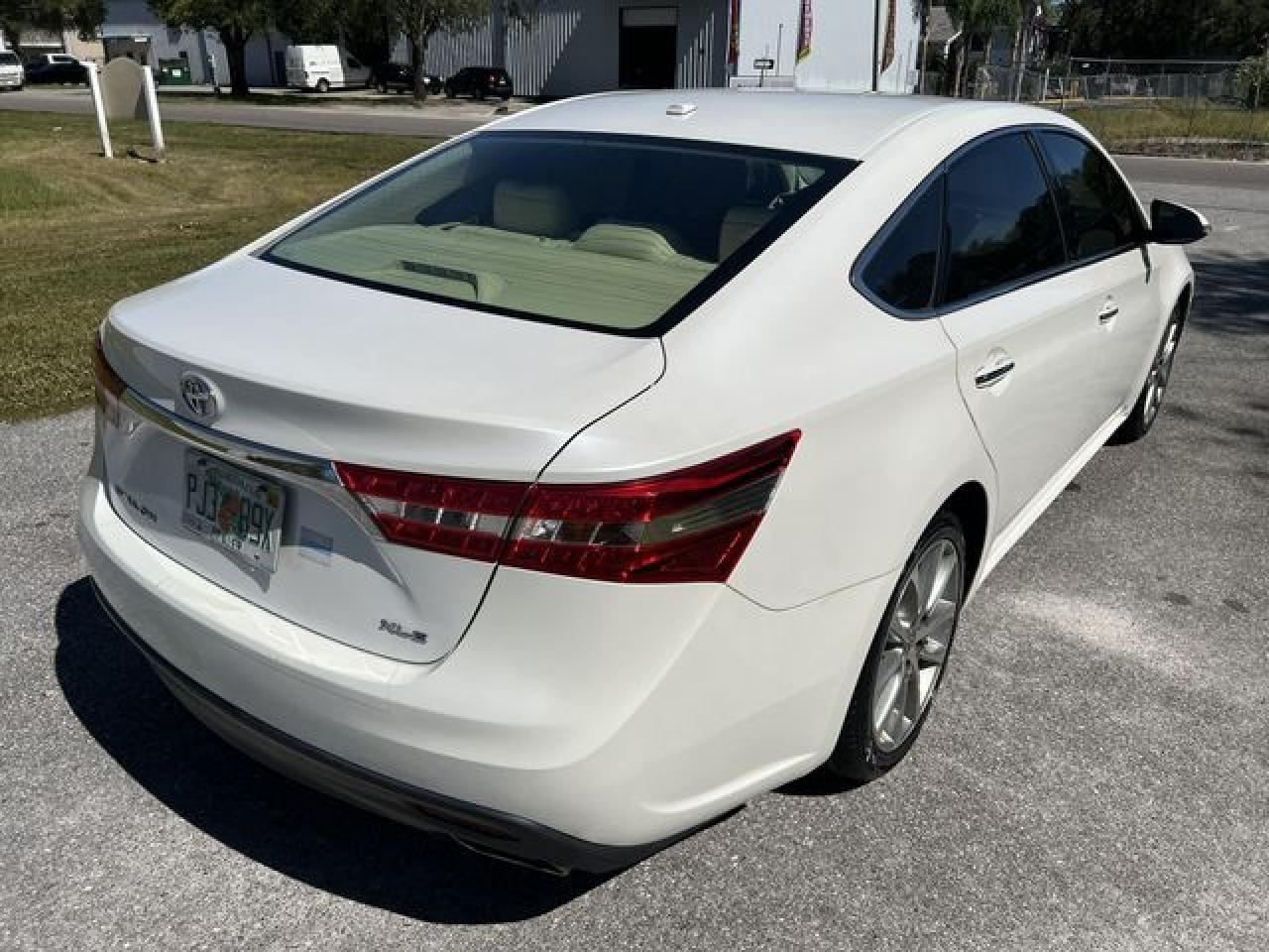 2014 TOYOTA Avalon