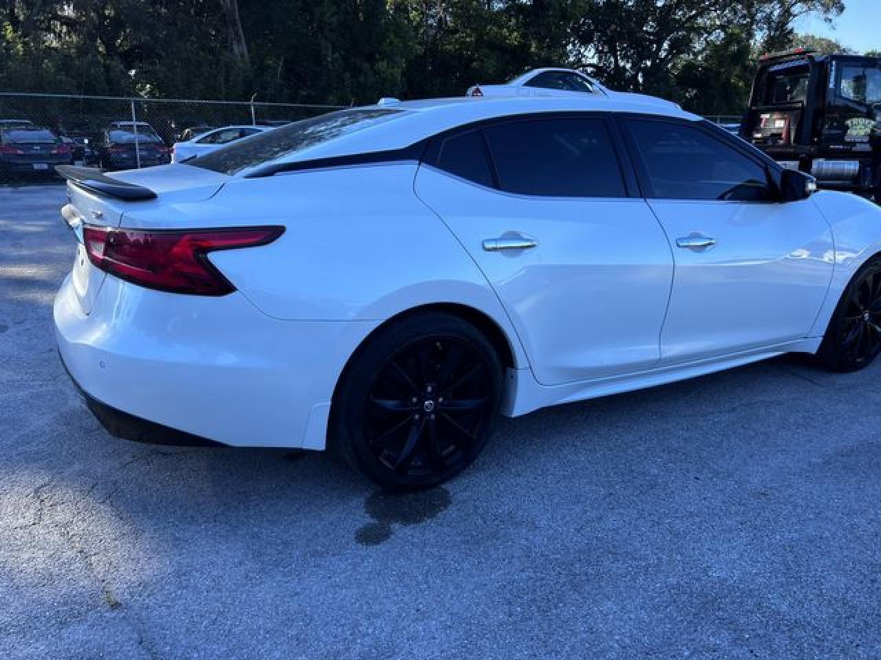 2017 NISSAN Maxima